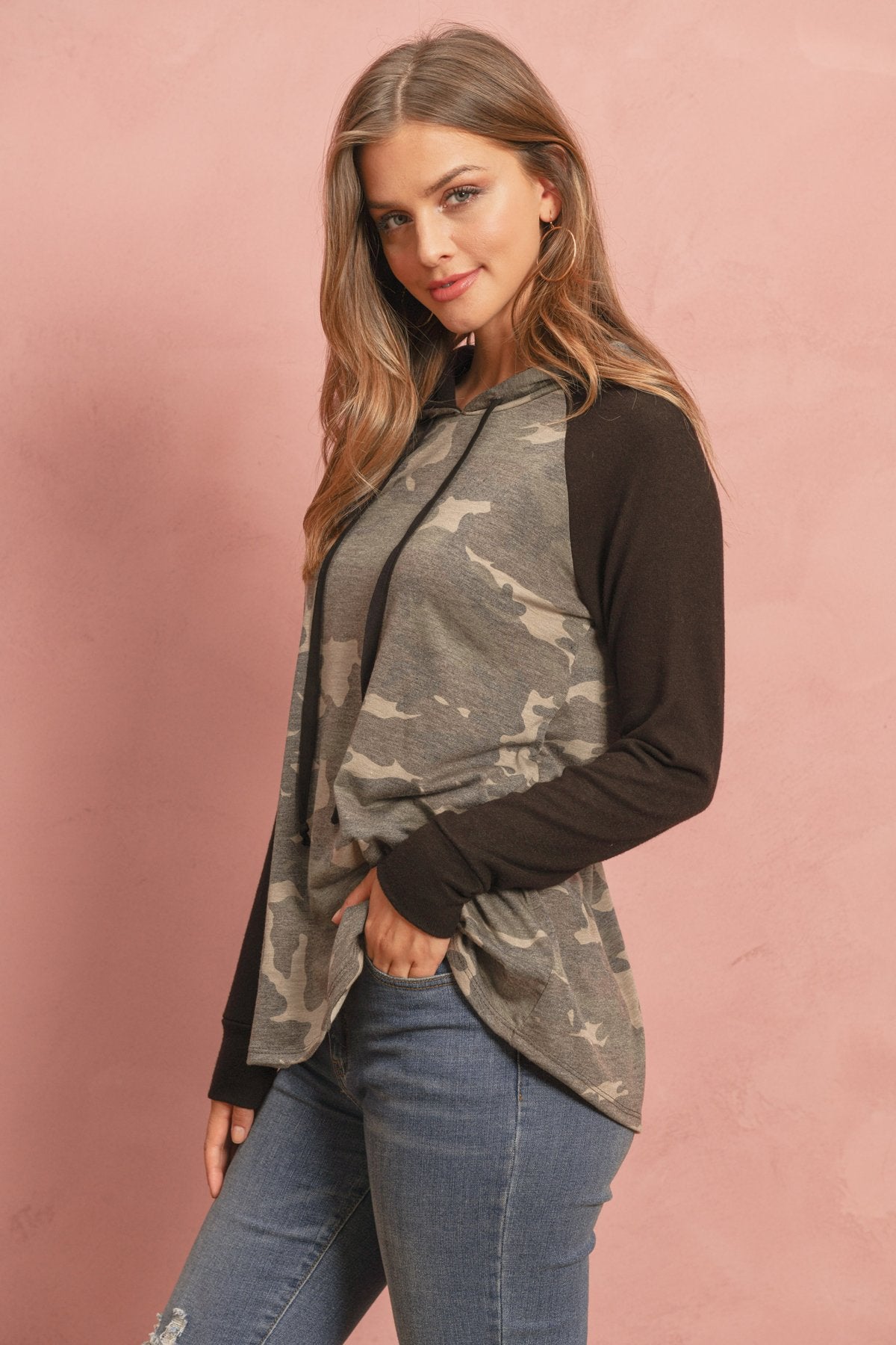 Camouflage Hacci Sleeved Contrast Hoodie With Drawstrings